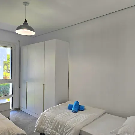 Beachside Apartment *