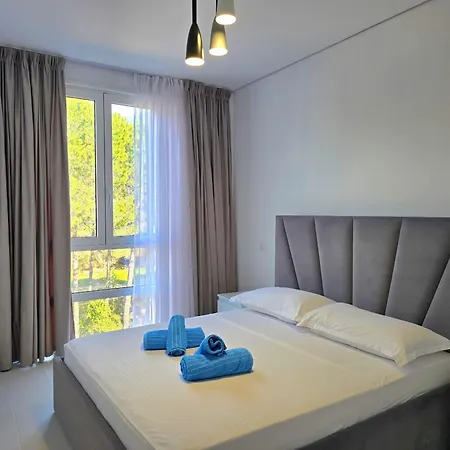 Beachside Apartment *